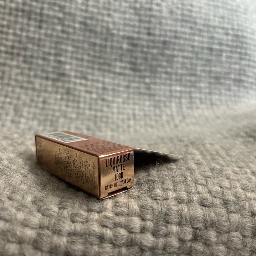 Valentino : Liquirosso Matte (109R Catch Me If You Can) Mini Lipstick - Picture 4 of 5